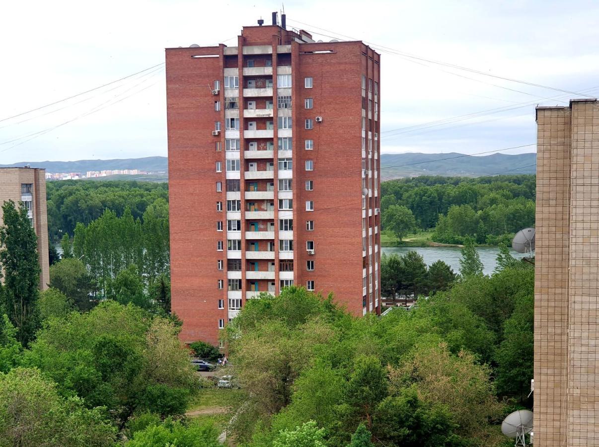 Apartment На Стрелке С Красивым Видом На Иртыш Öskemen Bagian luar foto