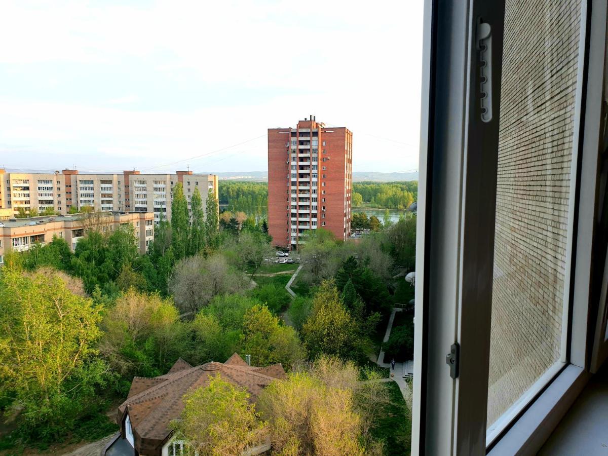 Apartment На Стрелке С Красивым Видом На Иртыш Öskemen Bagian luar foto